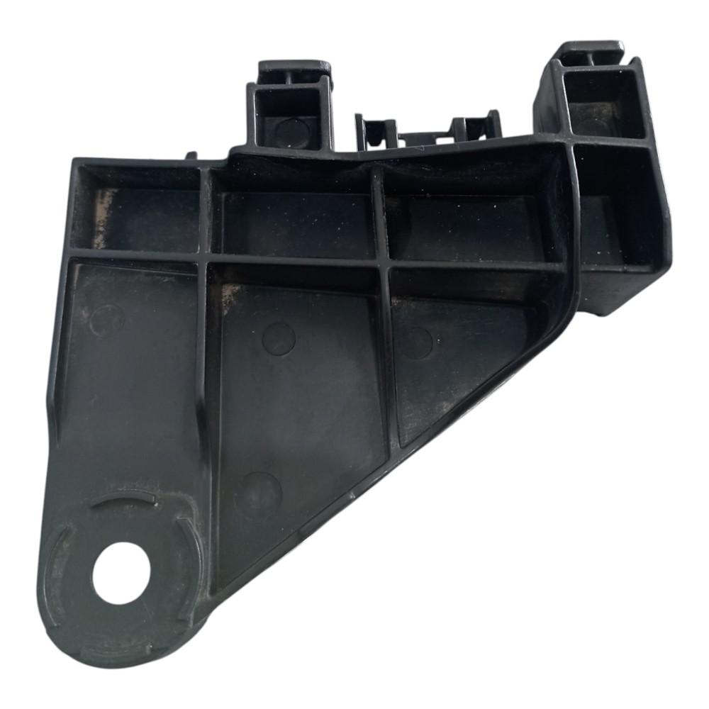 Suporte guia parachoque traseiro esq.toyota corolla 15/19. 2