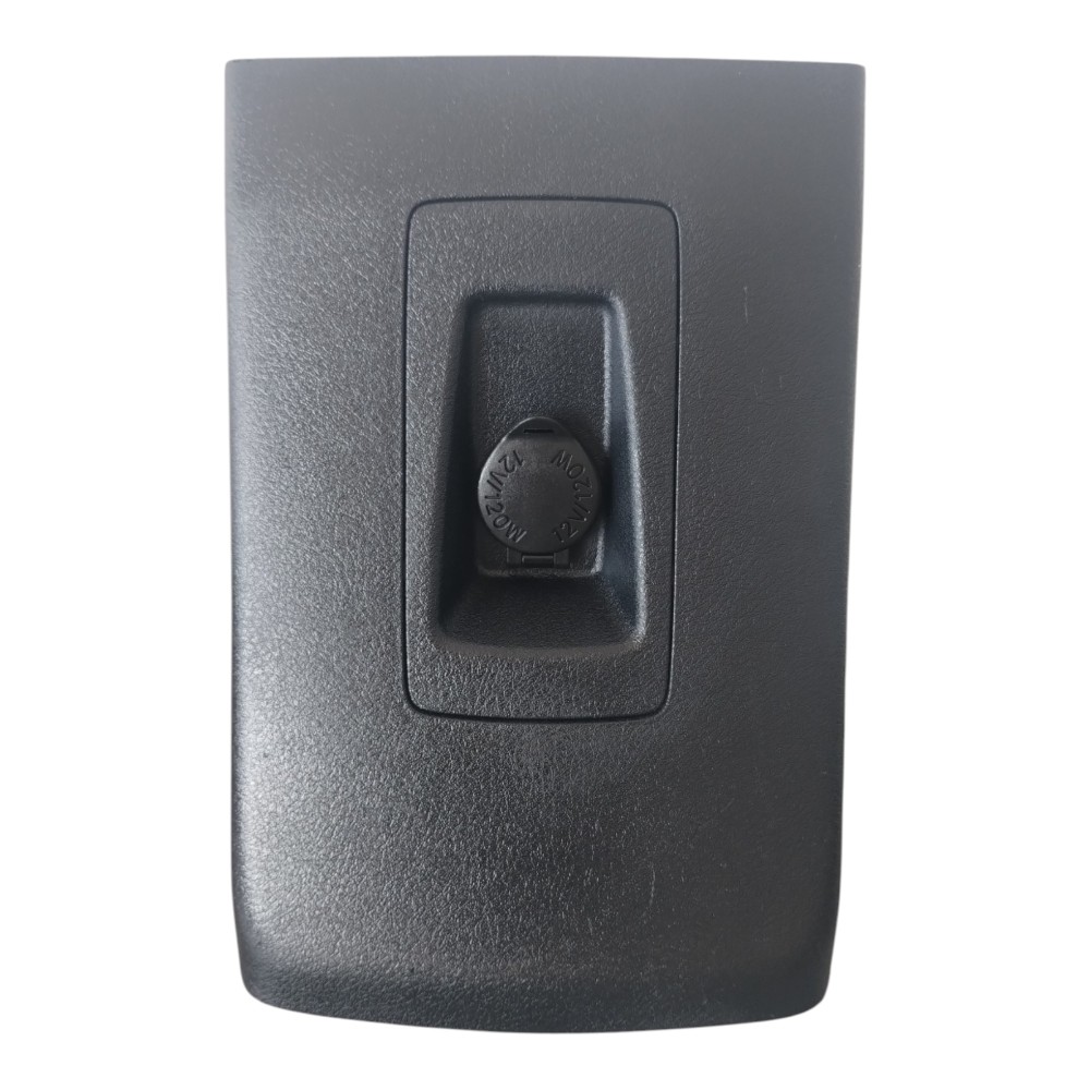 MOLDURA TOMADA 12V CONSOLE TOYOTA COROLLA 2015 A 2019. 1