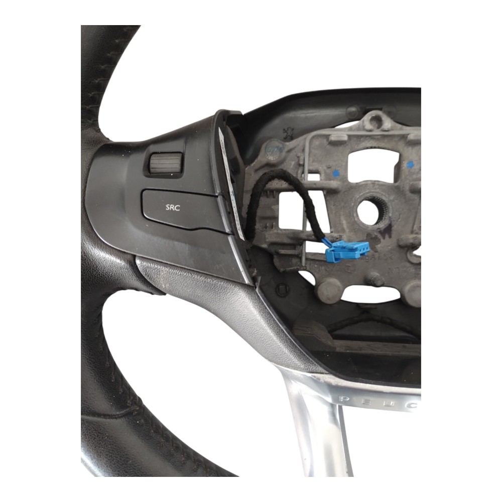 Volante Multifuncional Peugeot 208. 5