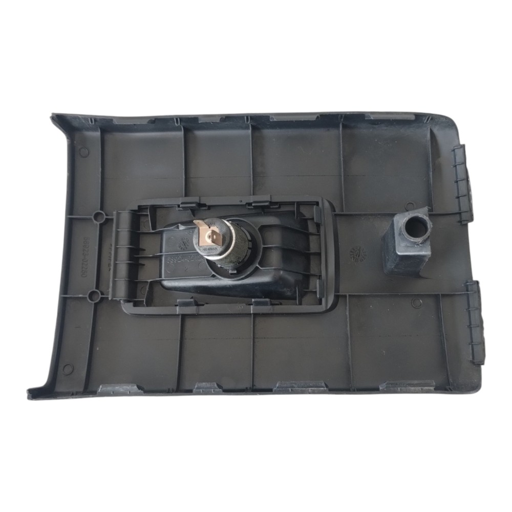 MOLDURA TOMADA 12V CONSOLE TOYOTA COROLLA 2015 A 2019. 4