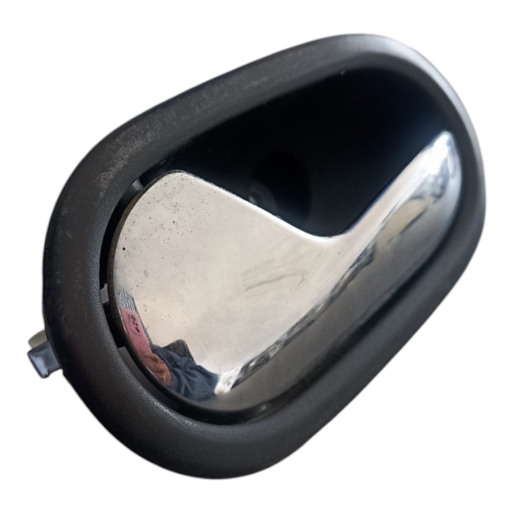 Maçaneta Interna Tras..renault Sandero Logan 2014 A 3020. Preto E Cromado Traseira 2
