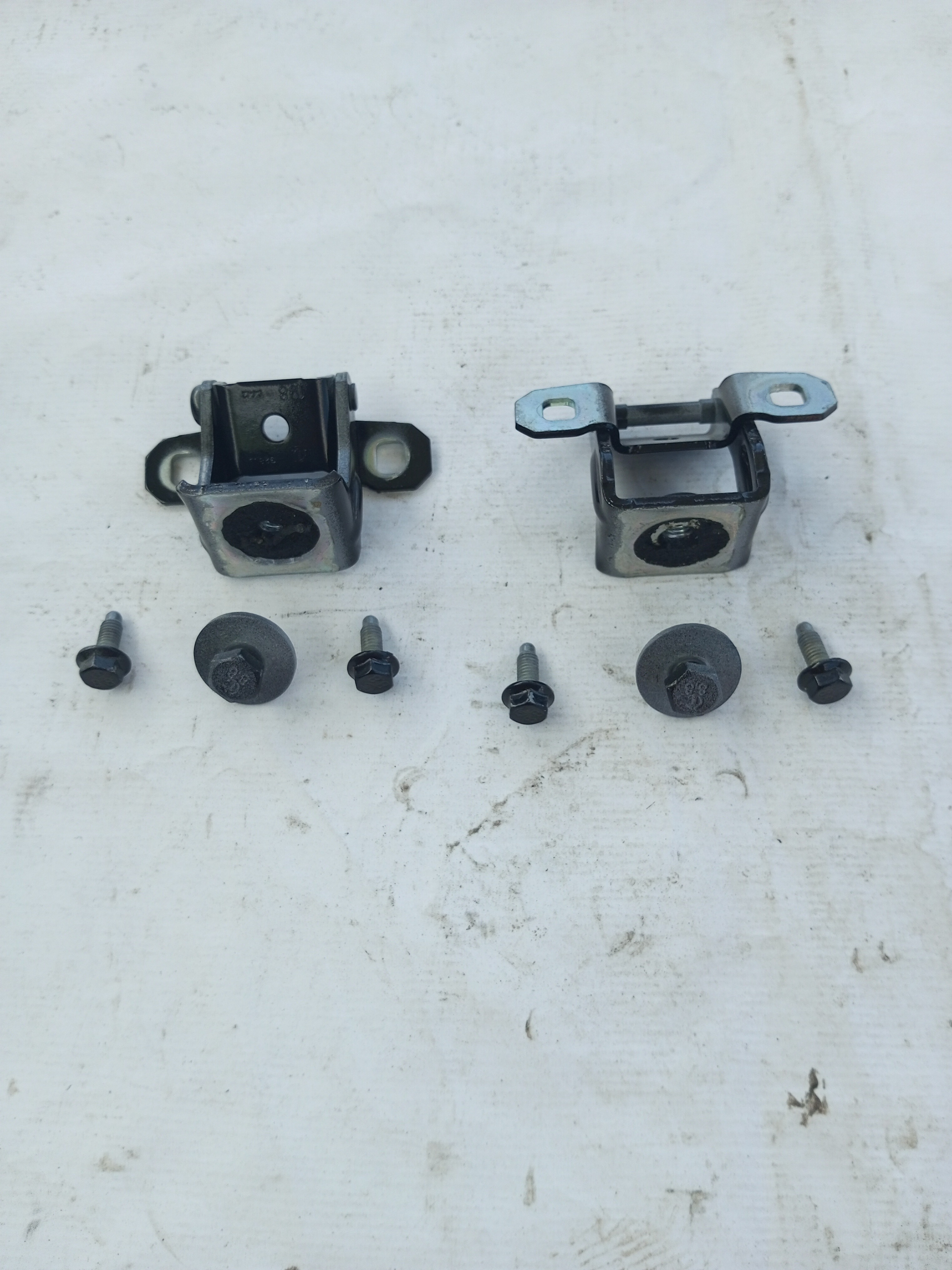 Dobradiças Da Tampa Da Mala Fiat Argo. 3