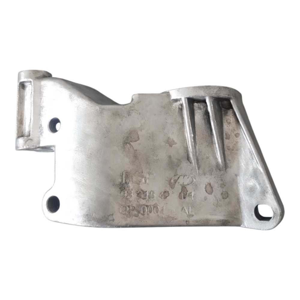 Suporte Alternador Gm Corsa Meriva Montana 1.8 2003 Á 2010.