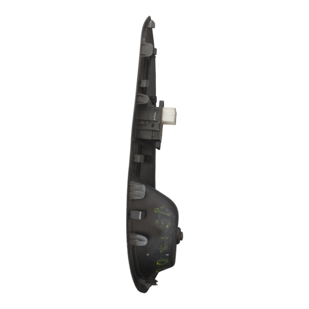 Botão Moldura Dianteira Direita Nissan Versa 2013 À 2017. 4