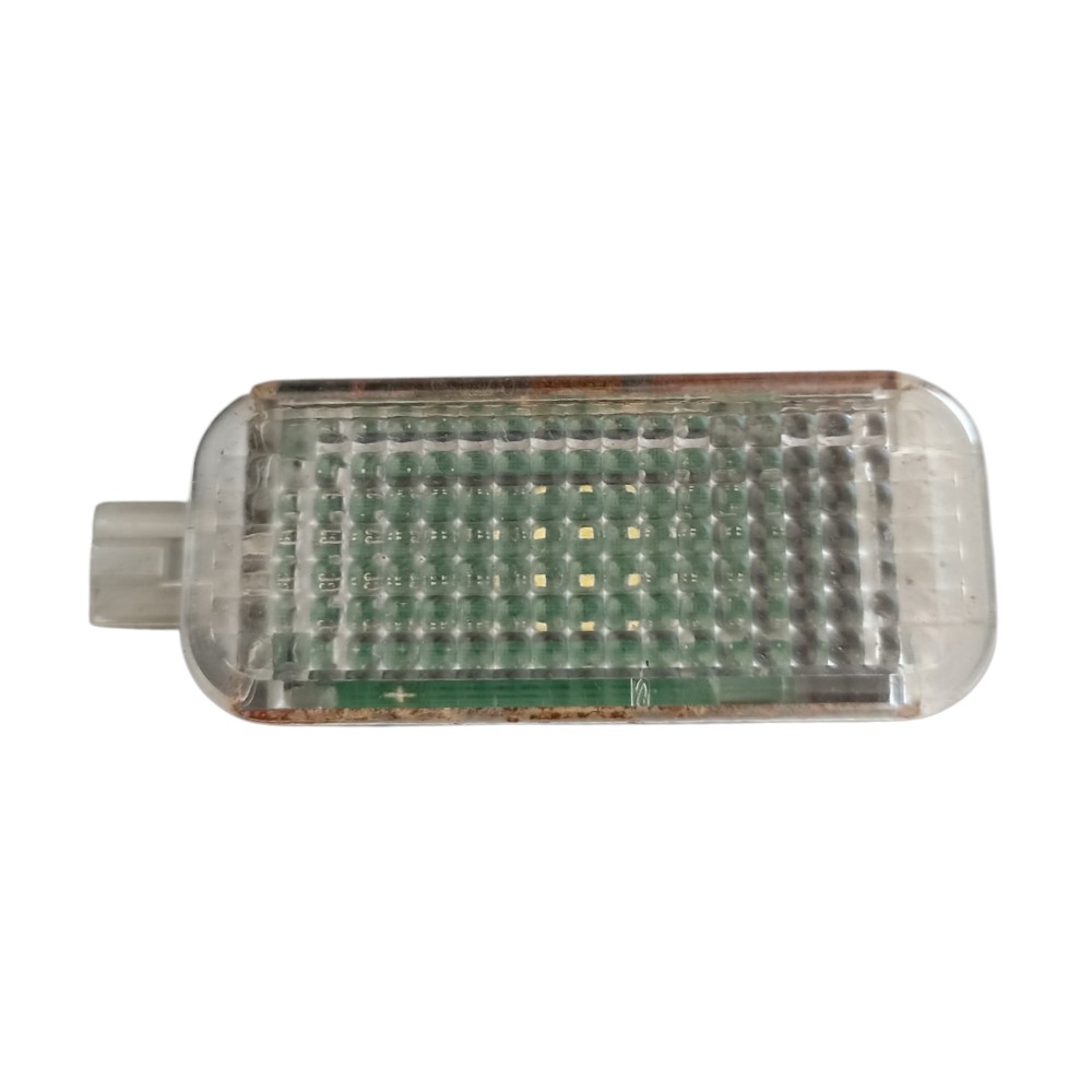 LUZ CORTESIA INTERNA AUDI A3 A4 Q5 Q7 ORIGINAL.