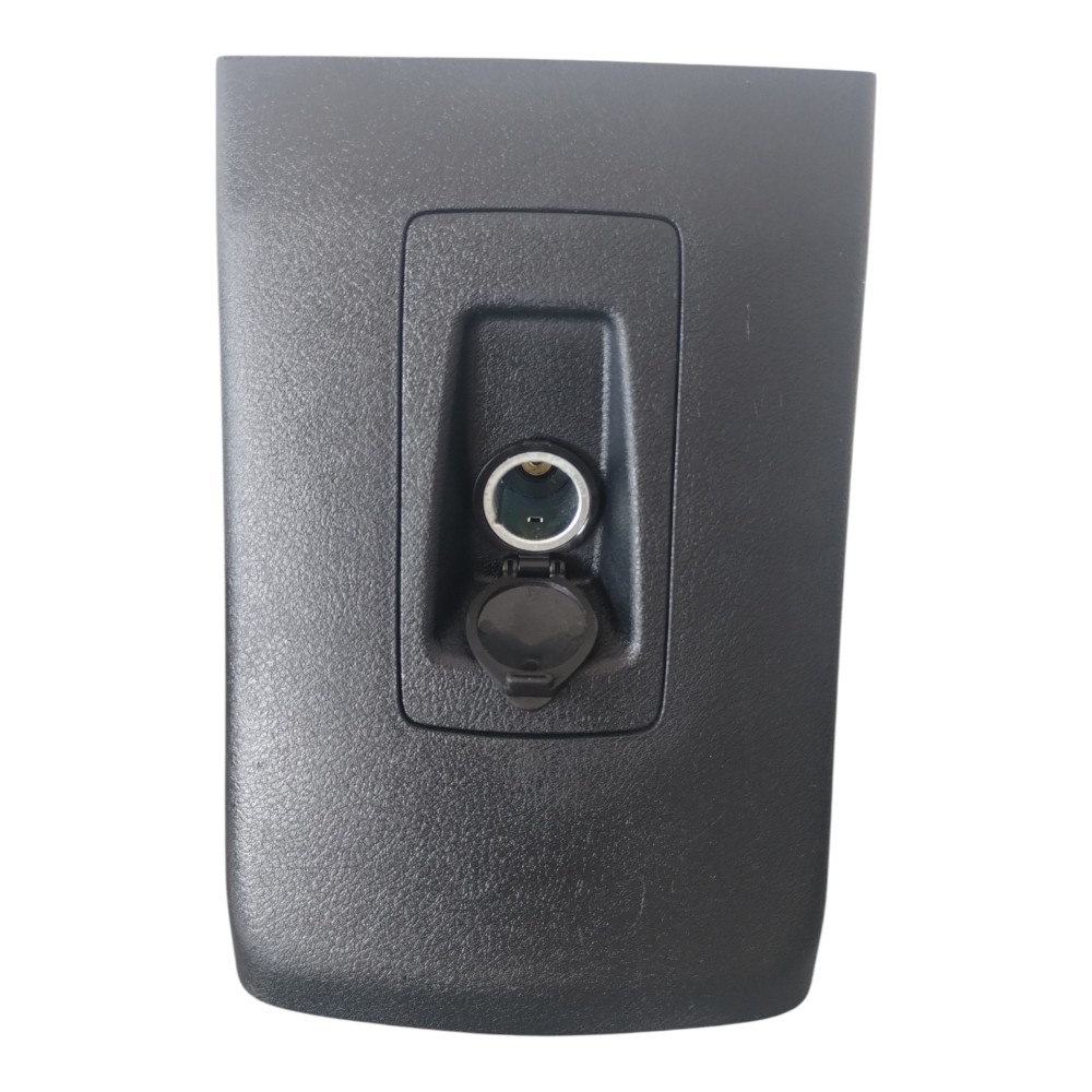 MOLDURA TOMADA 12V CONSOLE TOYOTA COROLLA 2015 A 2019. 6