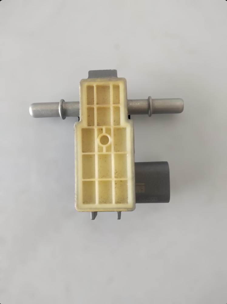 Sensor De Combustível Novo Onix E Track 1.0 3cc Turbo 20/24. 2
