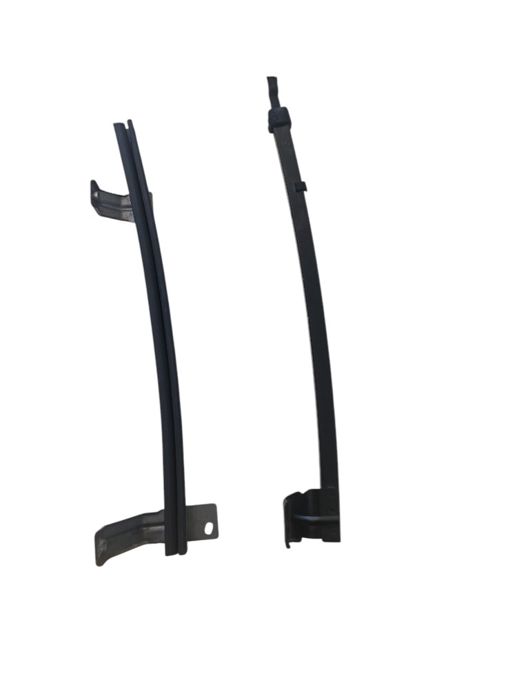 Par Guia Canaleta Porta Diant.esqu Nissan Versa 2013 Á 2019. Preto E Prata 2