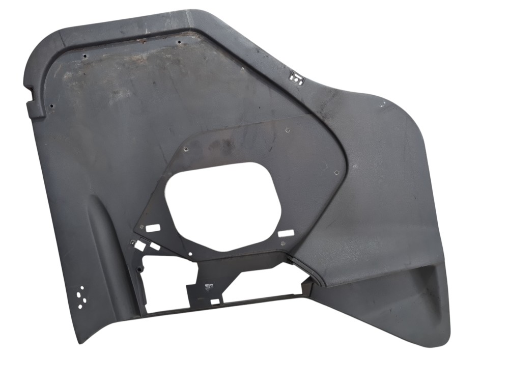 Acabamento forro porta esquerda Volvo VM 330 2021 2022 4