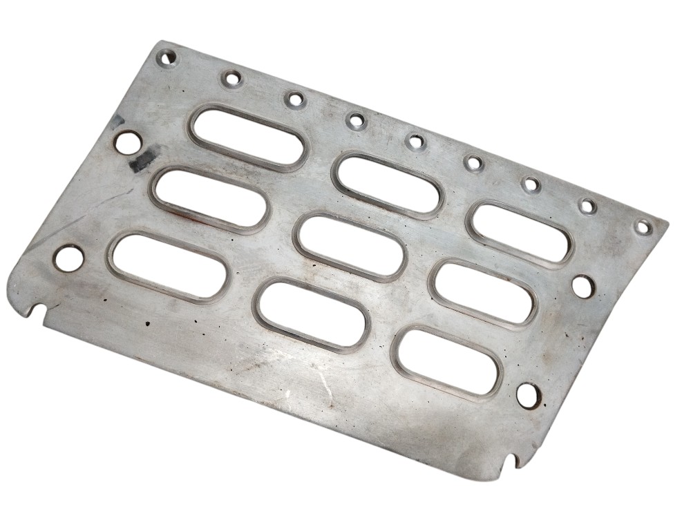 Chapa Pisante Estribo Da Direita Volvo 2021 20360789 5