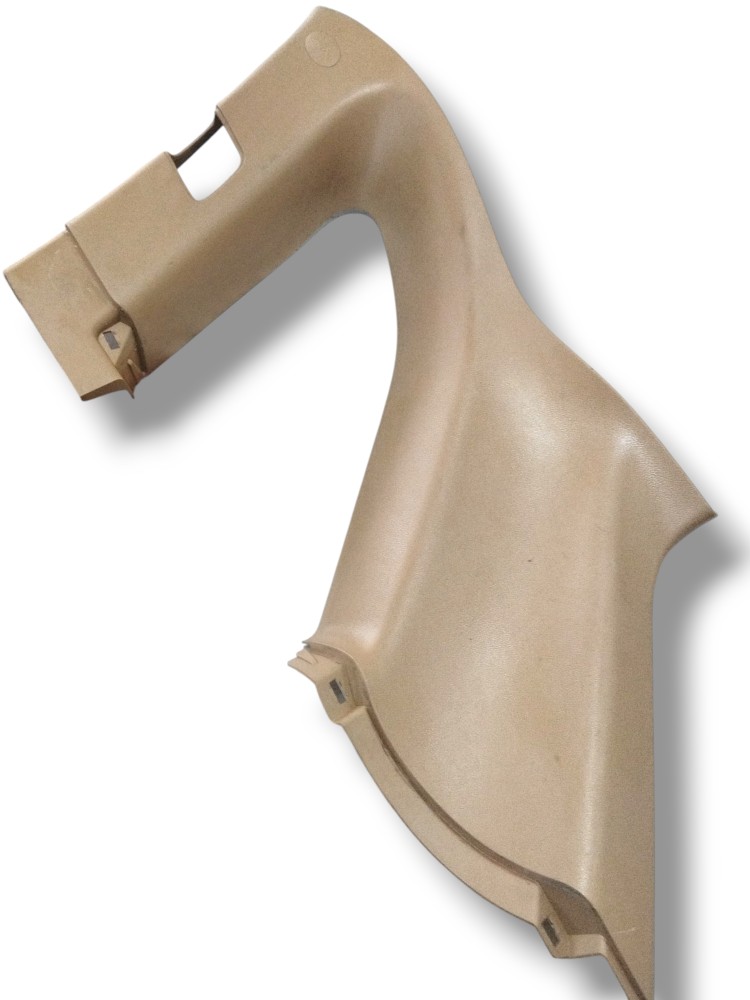 Moldura d coluna traseira do Chevrolet Captiva 2009 caramelo 1