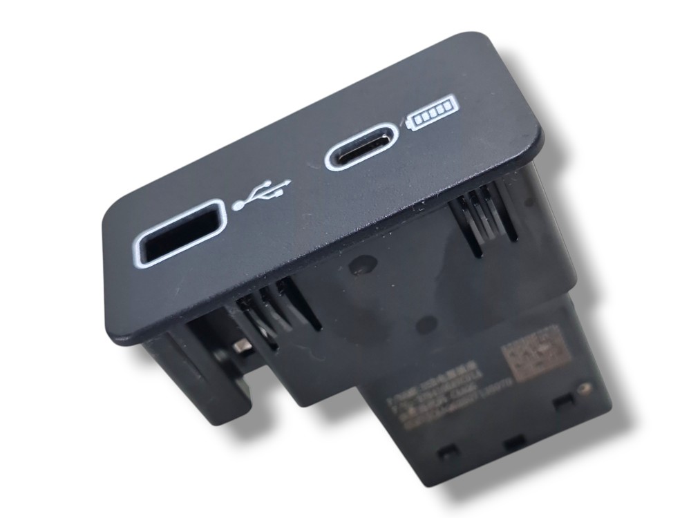 Tomada Usb Gwm Tank 300 2025 2026 3784100avc01a Original 1