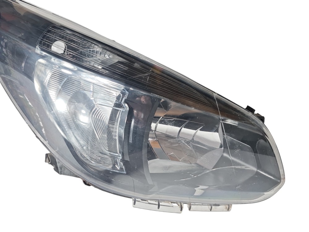 Farol Diant Direito Gm Tracker 2023 Para Recuperar Original 3