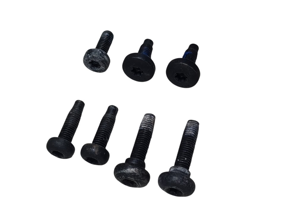 Parafusos fixaçao cinto de segurança ford new fiesta 2014 3