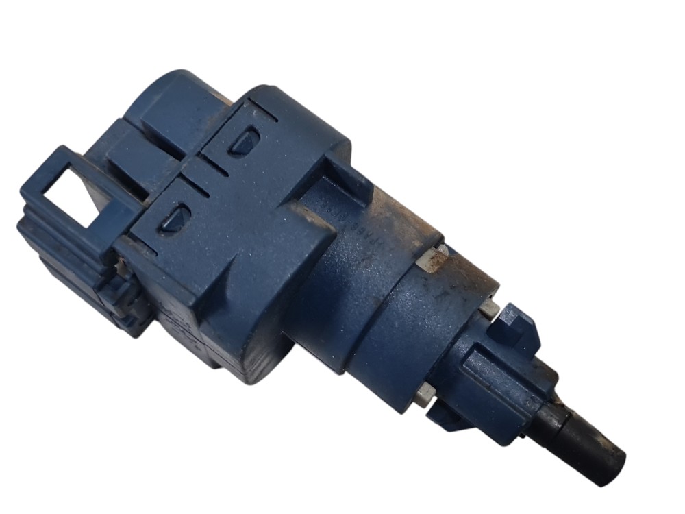 Interruptor Pedal Embreagem Vw Amarki Fox 2016 6q0827189 2