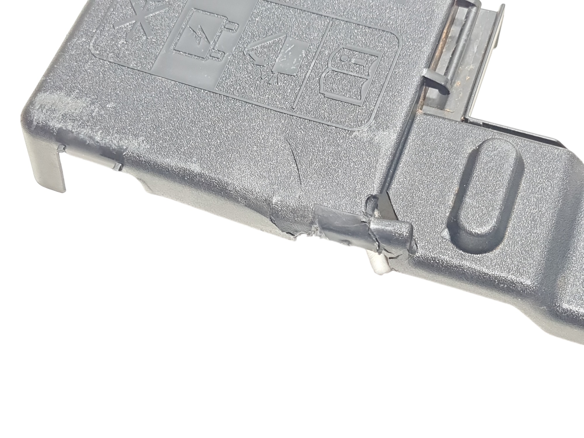 Tampa Caixa Fusíveis Bateria Gm Tracker/onix Detalhe 2