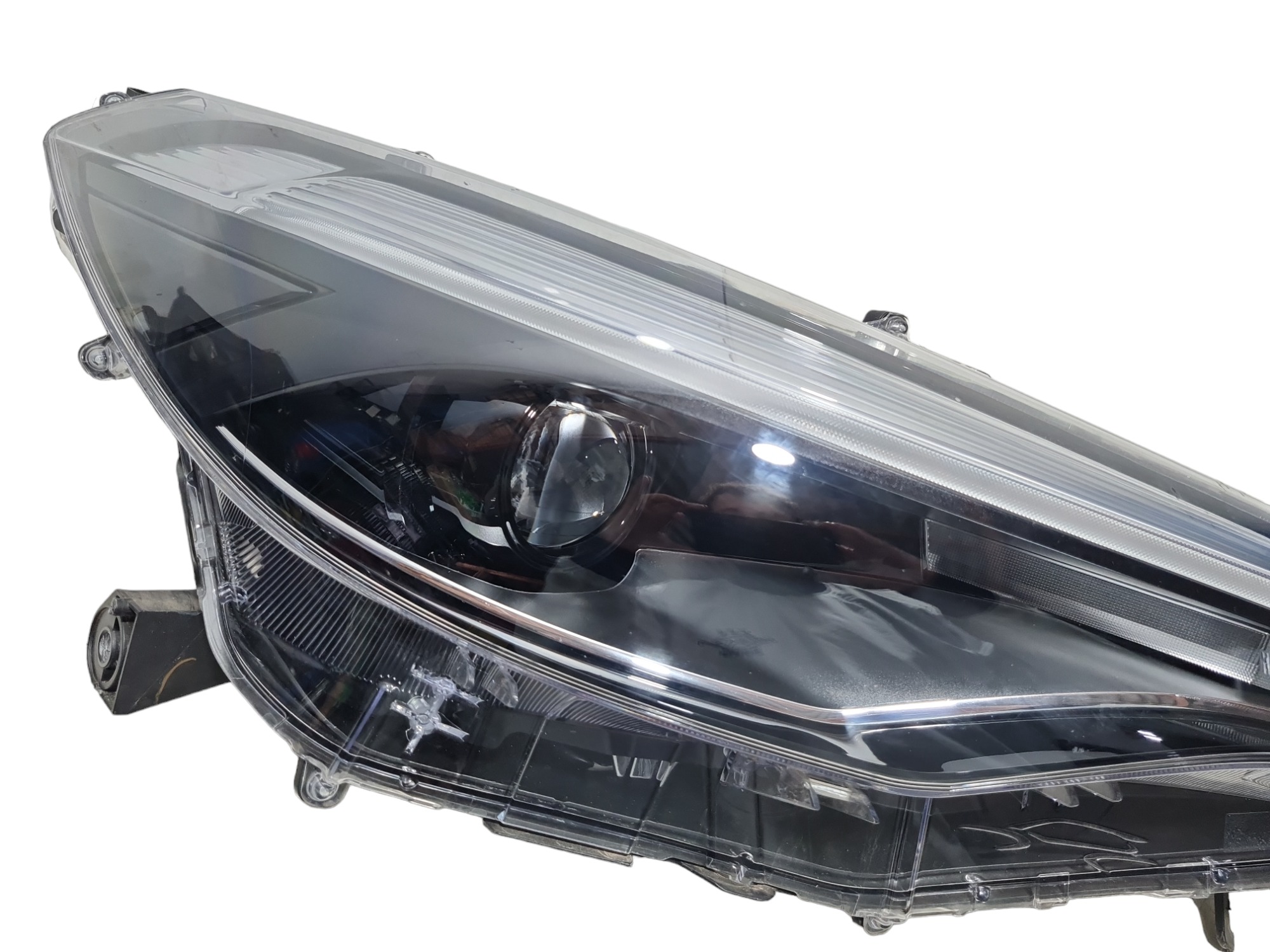 Farol Dianteiro Esquerdo Toyota Corolla Cross 2023 Detalhe Esquerdo 4