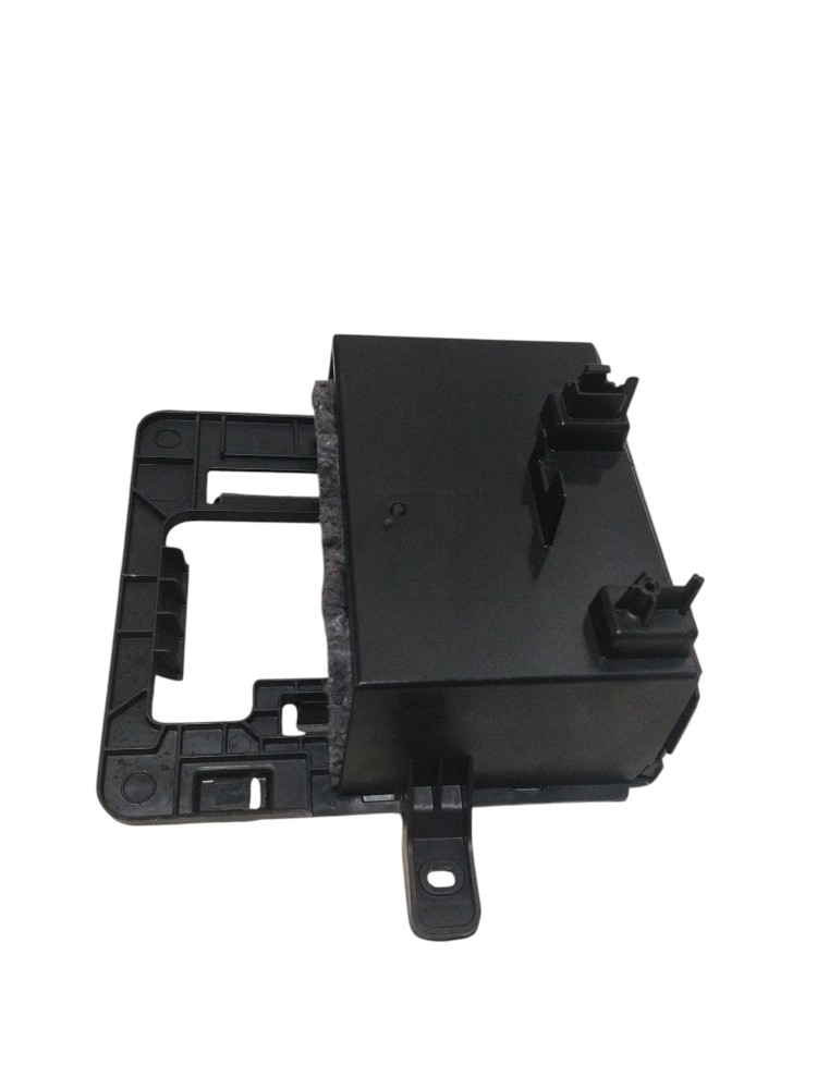 Suporte esquerdo módulo porta malas Peugeot 208 ORIGINAL 4