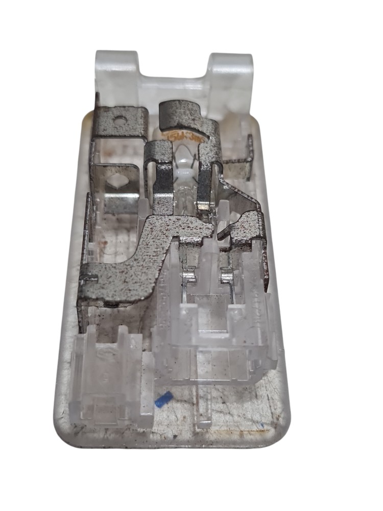 Luz de cortesia porta Renault logan zen10mt 2013 original 5