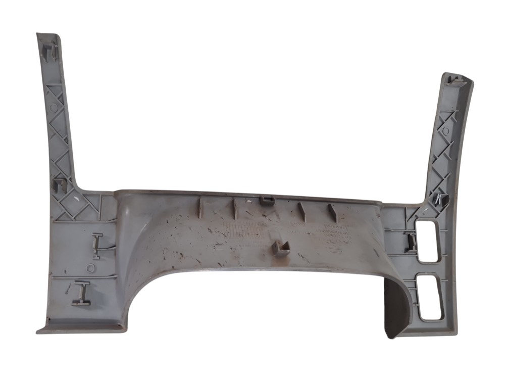 Moldura inferior painel comandos Volvo VM 330 2021 2022 6