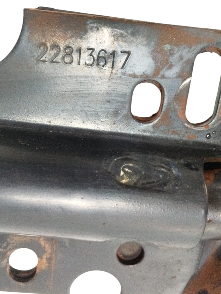 Suporte Paralama Diantei. Esquerdo Volvo Vm330 2021 22813617 5