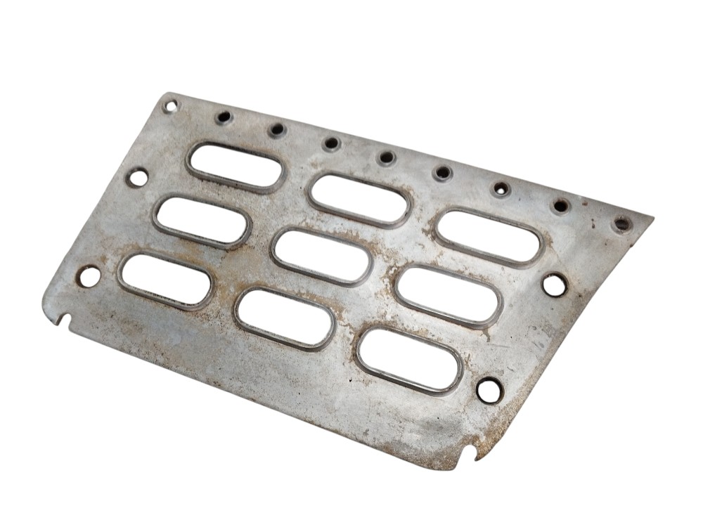 Chapa Pisante Estribo Da Direita Volvo 2021 20360789 2