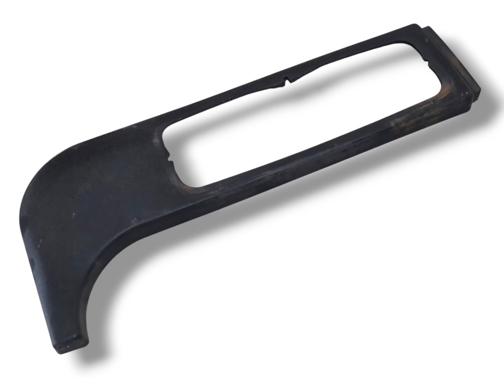 Acabamento superior braço retrovisor BVOLVO VM 330 2021