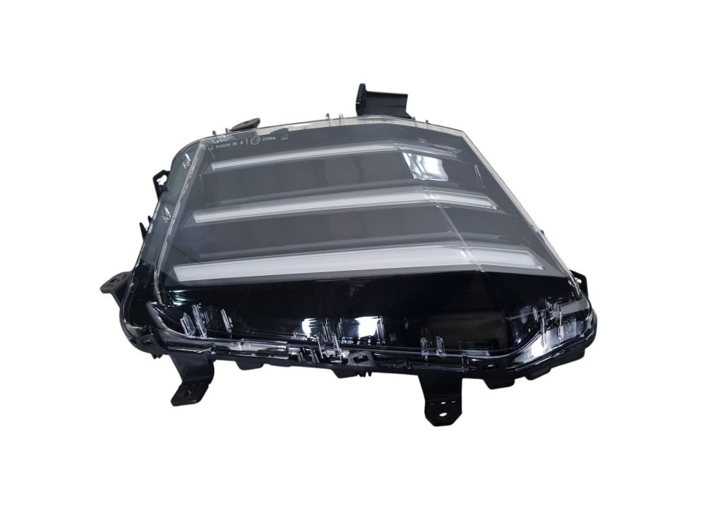 Farol auxiliar esquerdo Peugeot 2008 2024 a 2025 com detalhe