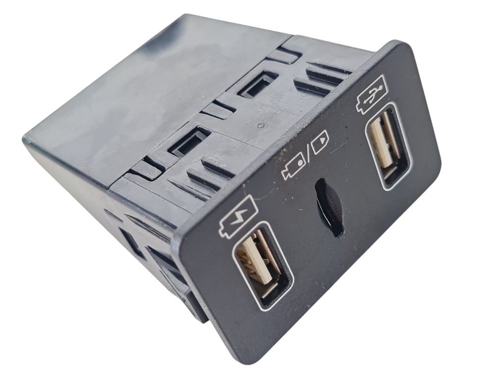 Entrada Usb / Hard Disk Byd Tan 2023 Original Hdf-7922010 1