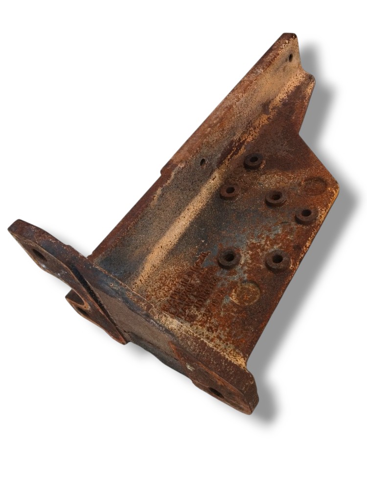 Suporte de fixação do motor da John Deere 6135 J ORIGINAL