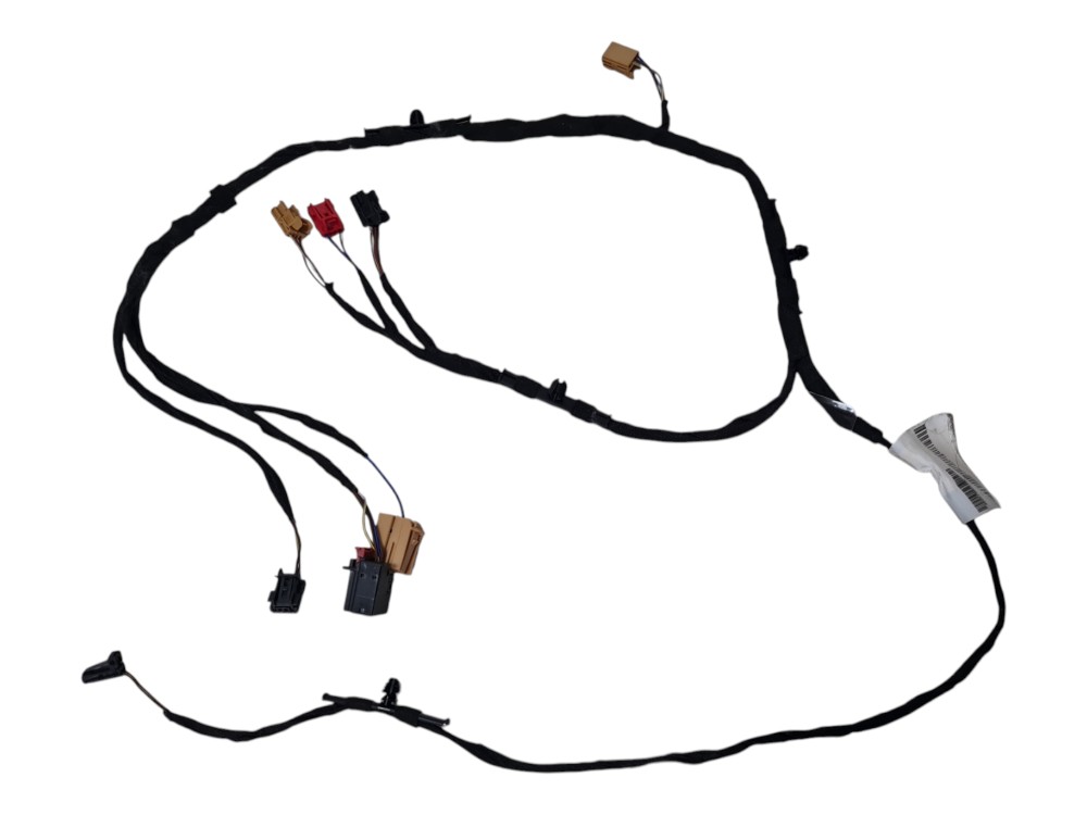 Chicote painel de acabamento traseiro audi e tron spb 2022 1