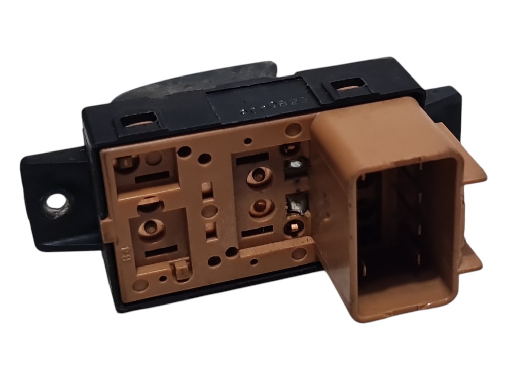 Botão Vidro Elétrico Traseiro Direito Gm Captiva 2009 A 2020 4
