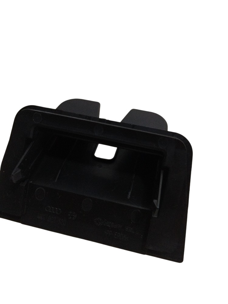 Capa de fechadura Porta Malas do Audi Etron 2022 ORIGINAL 6