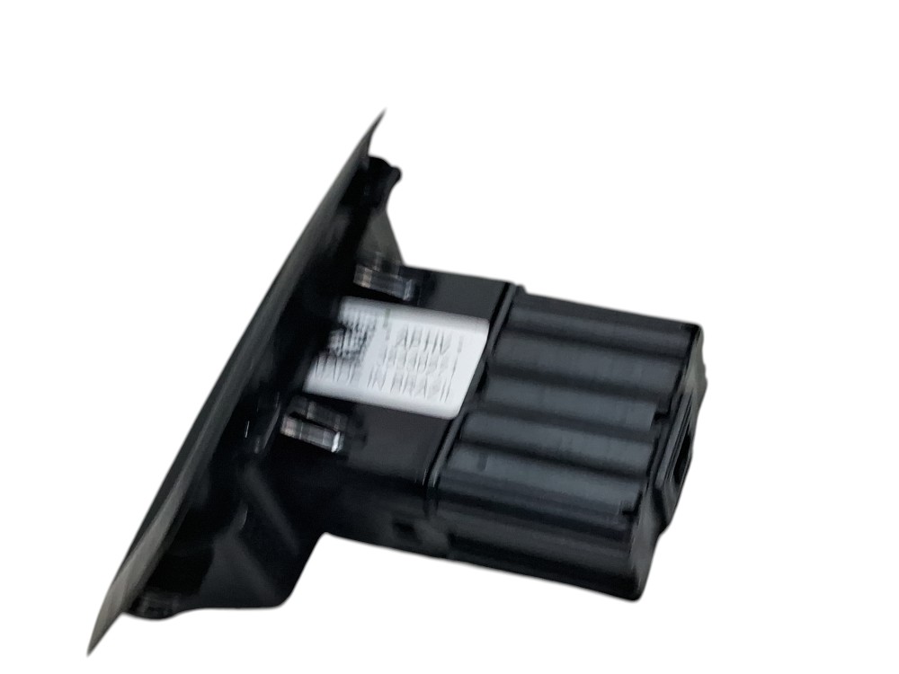 Moldura e tomada USB Toyota Corolla Cross 2022 58924-0A020 5