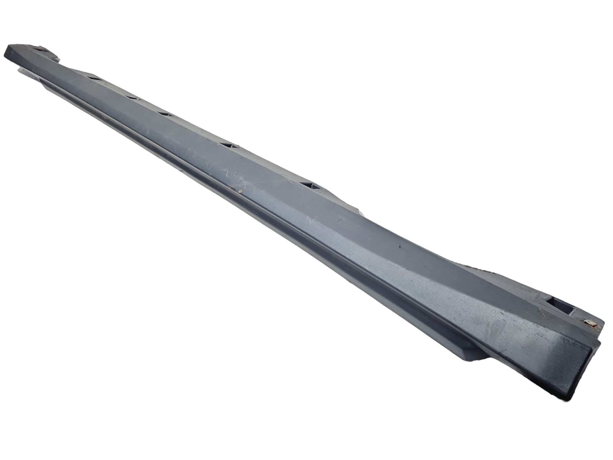 Spoiler lateral direito Chevrolet Tracker 2022 26227795 LD