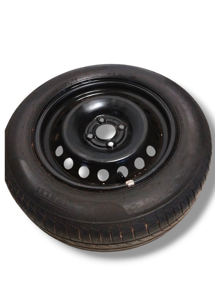 Roda de ferro aro 15 4×100 com pneu 185 65 Pirelli