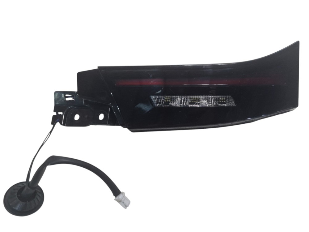 Lanterna esquerda tampa traseira Nissan Kicks ano 2025 2026