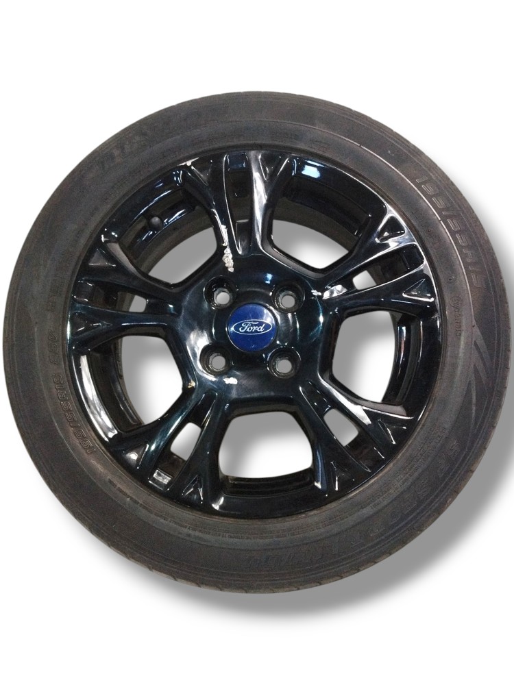 Roda liga leve aro 15 cm pneu 195 55 Ford New Fiesta detalhe