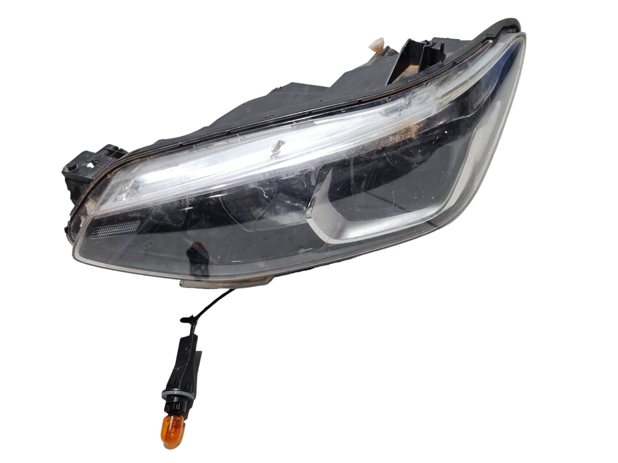 Farol Dianteiro Esquerdo Chevrolet Tracker 2022 Detalhe  Esquerdo 2