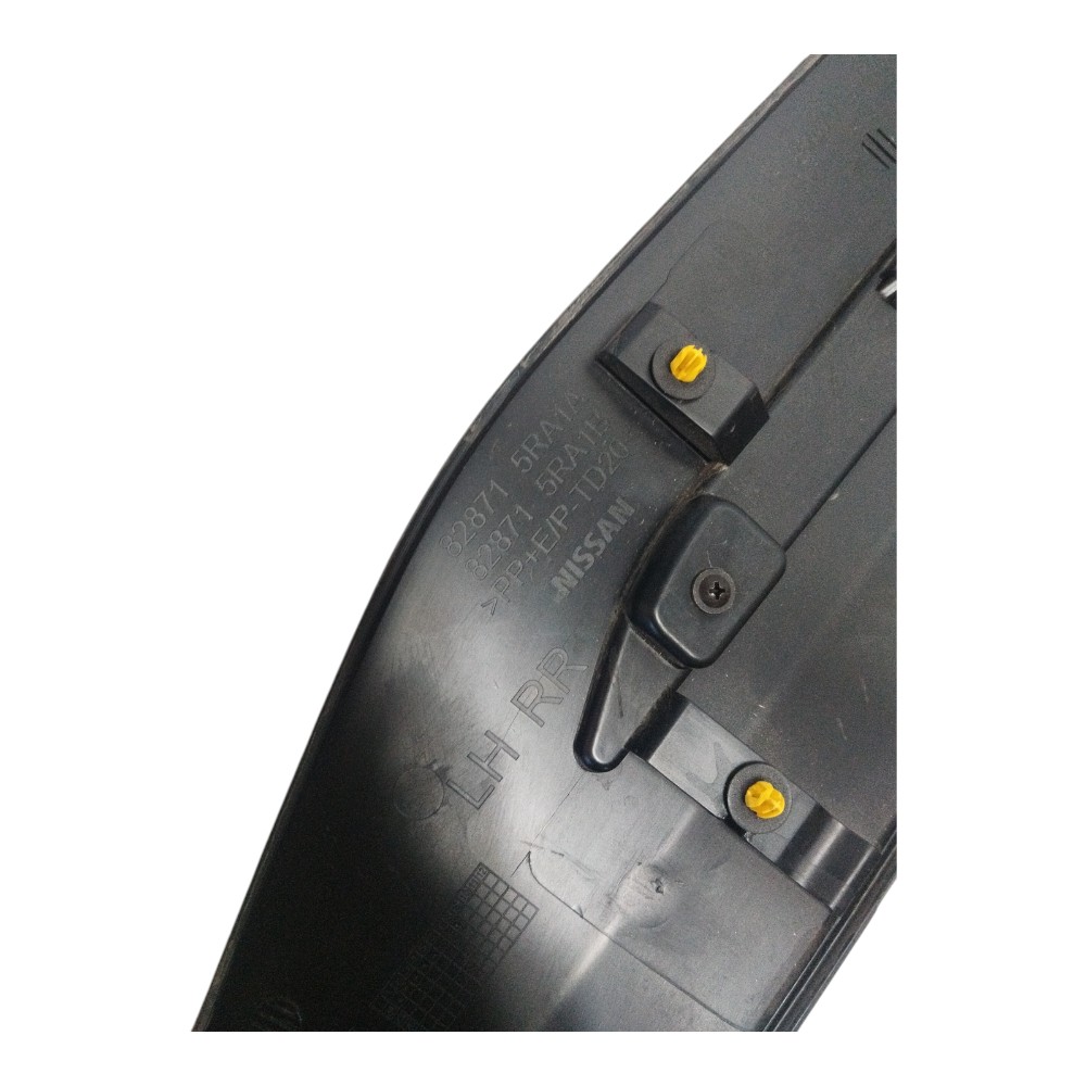 Aplique Porta Traseira Esquerda Nissan Kicks 2024 Original Preto 3