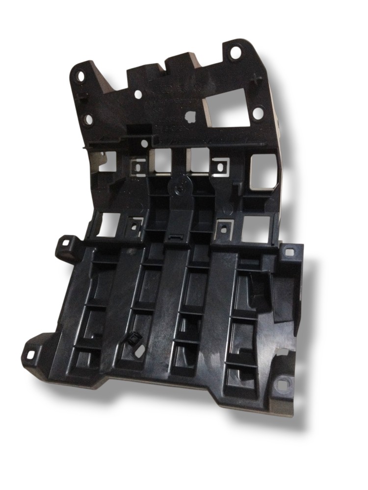 Suporte estrutural de fixação do console central Audi Etron 1