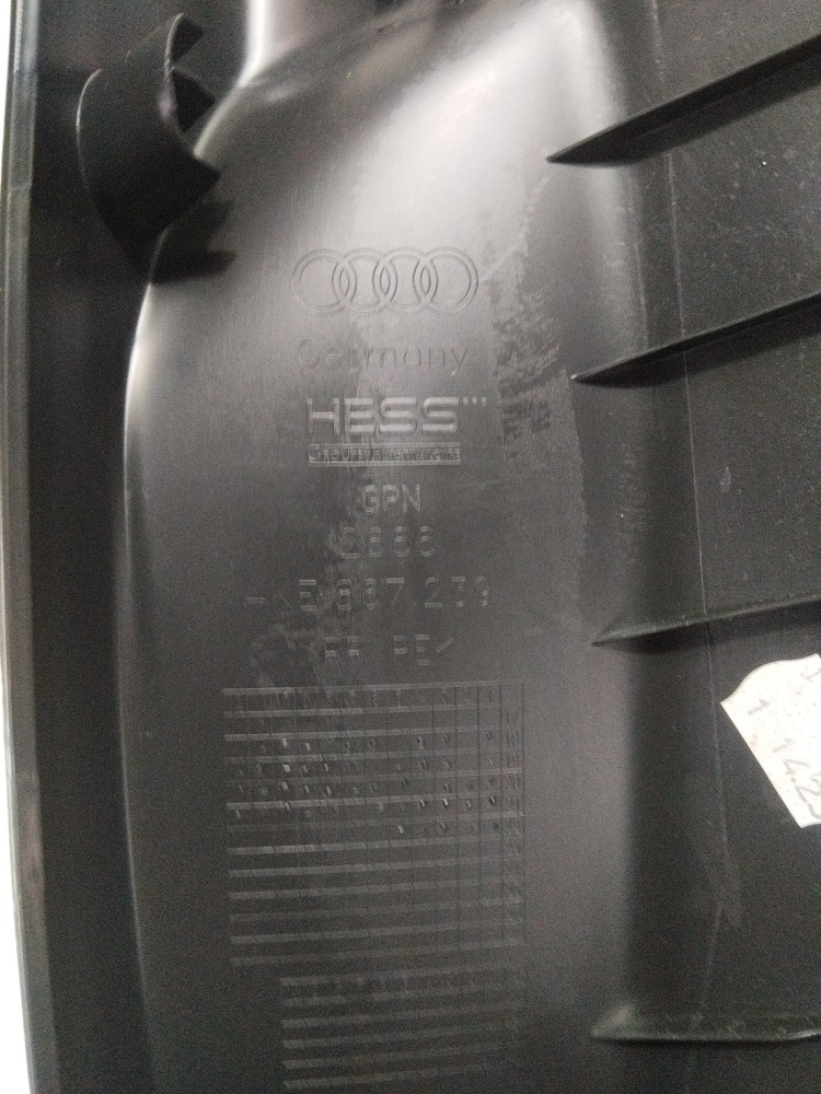 Acabamento da coluna inferior do Audi Etron 2022 ORIGINAL 6