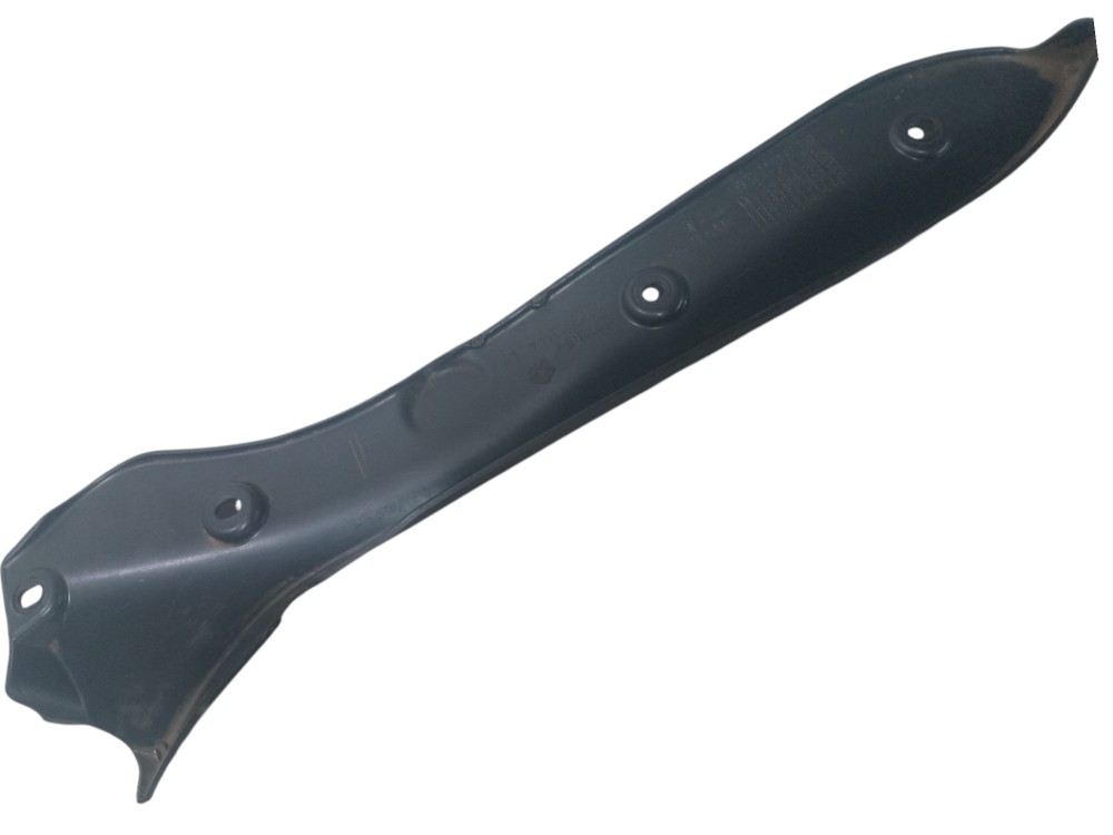 Moldura tampa tras esq porta mala Jeep Compass 2023 2024