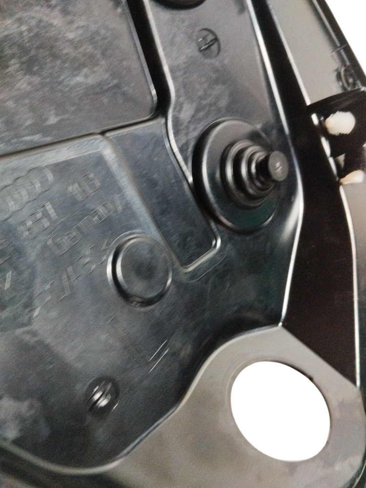 Tampa de acesso forro lateral dianteiro Audi Etron ORIGINAL 6