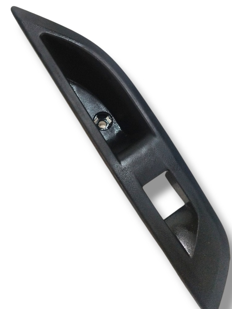 Moldura do botao de vidro traseiro esquerdo Peugeot 208 2022