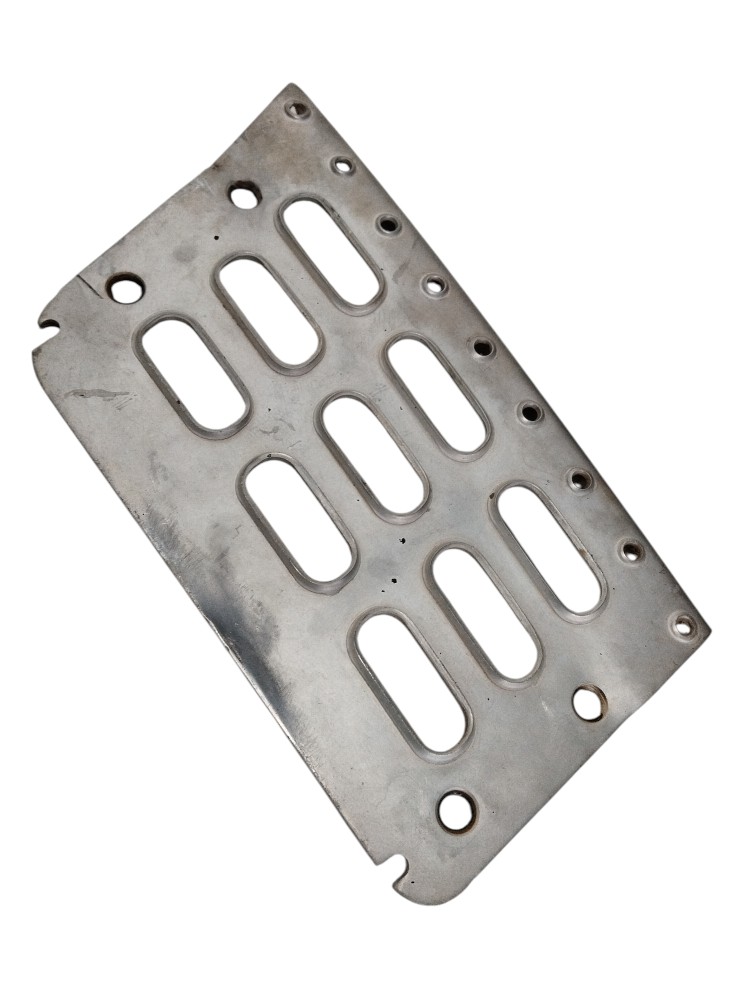 Chapa Pisante Estribo Esquerdo Volvo 2021 20360788 4