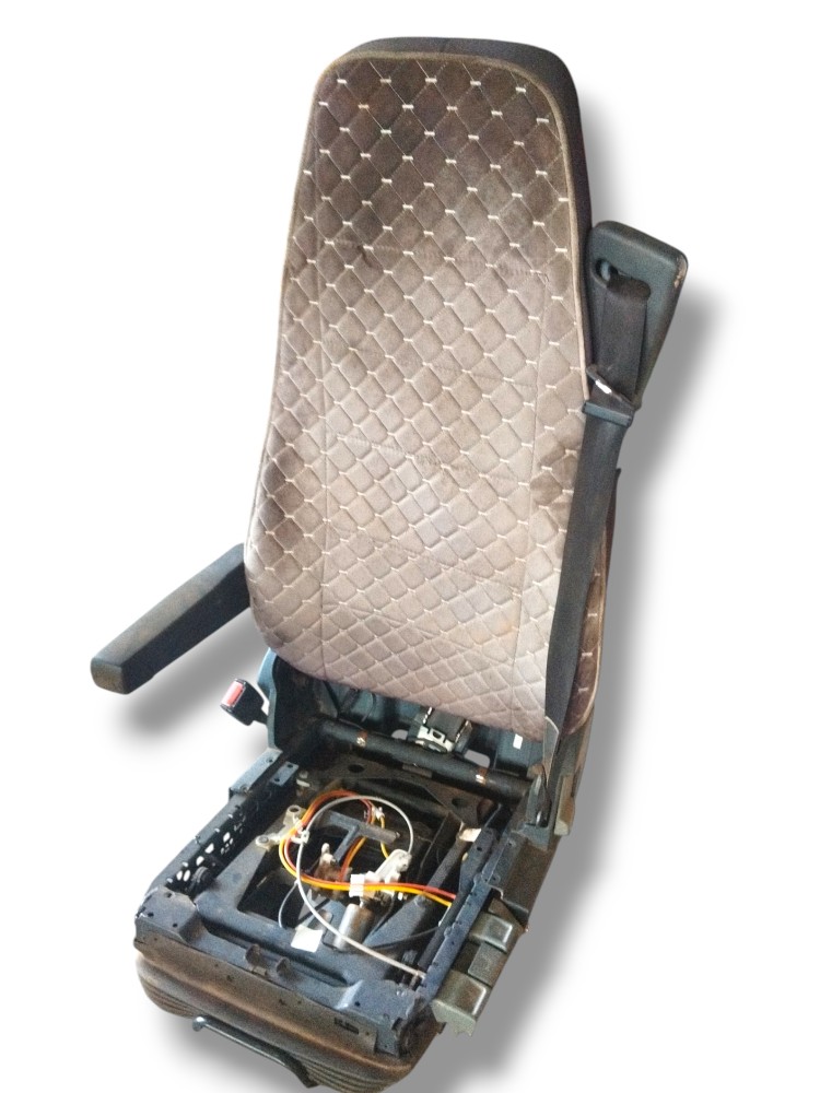 Banco Dianteiro Do Motorista Do Volvo Vm 330 2021 Original
