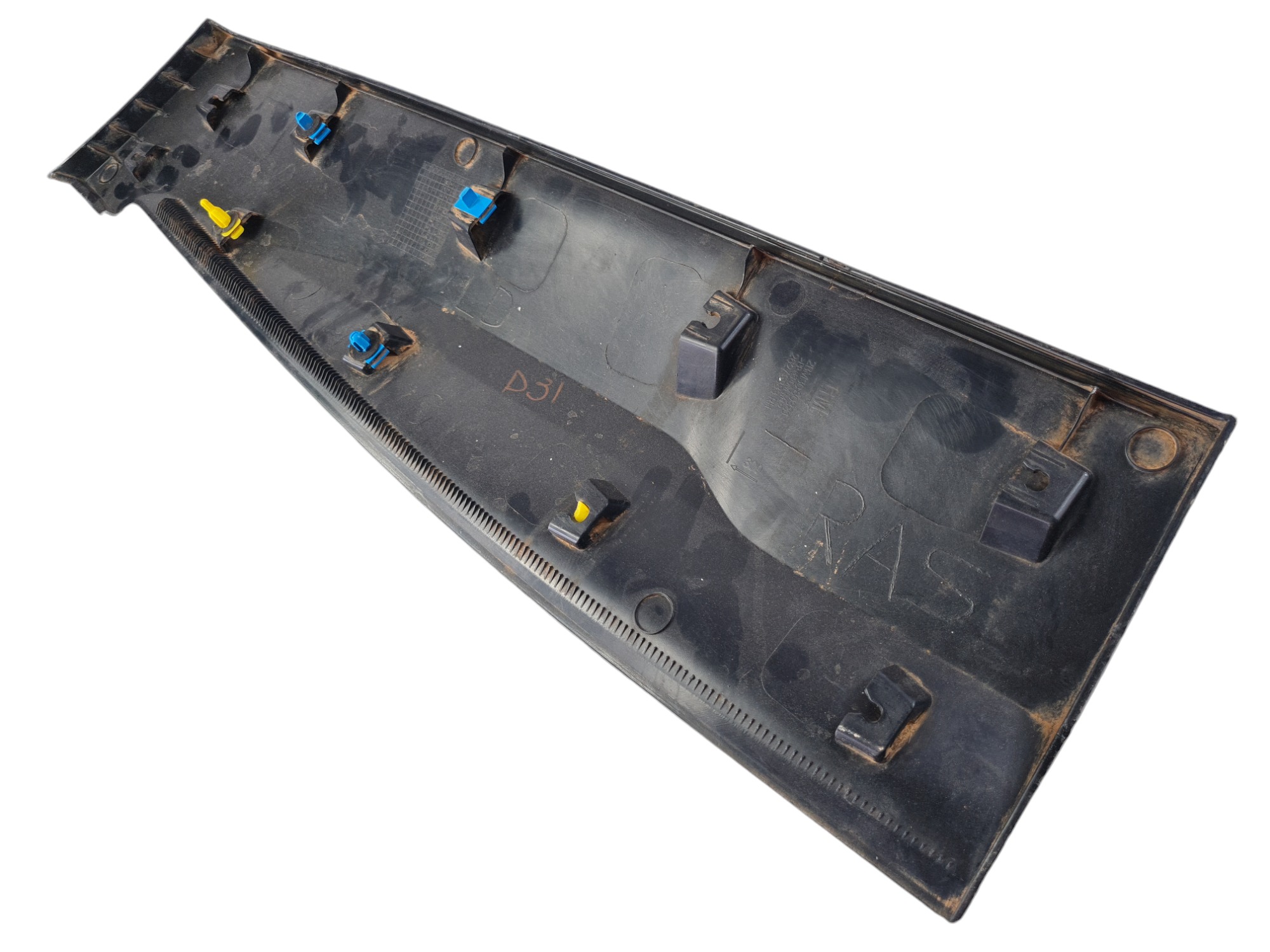Friso Porta Traseira Direita Gm Tracker 2020 A 2023 Detalhe 4