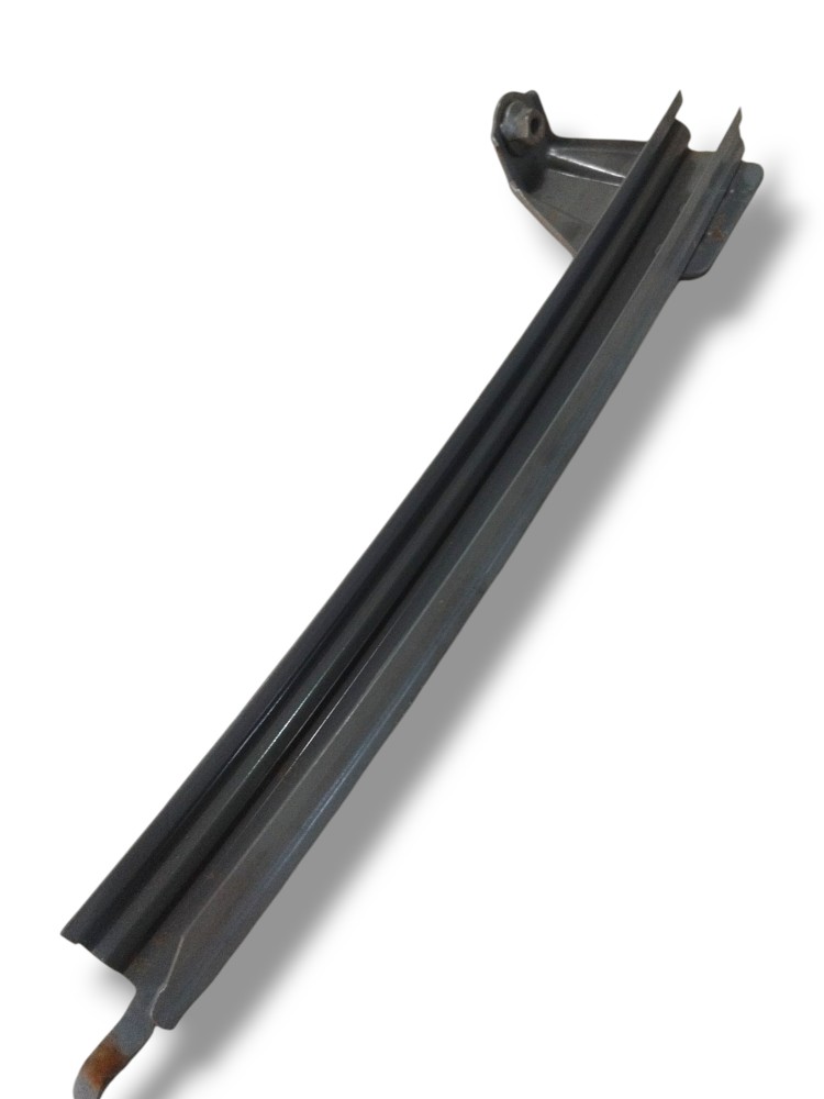 Guia do vidro porta dianteira direita Toyota Corolla Cross