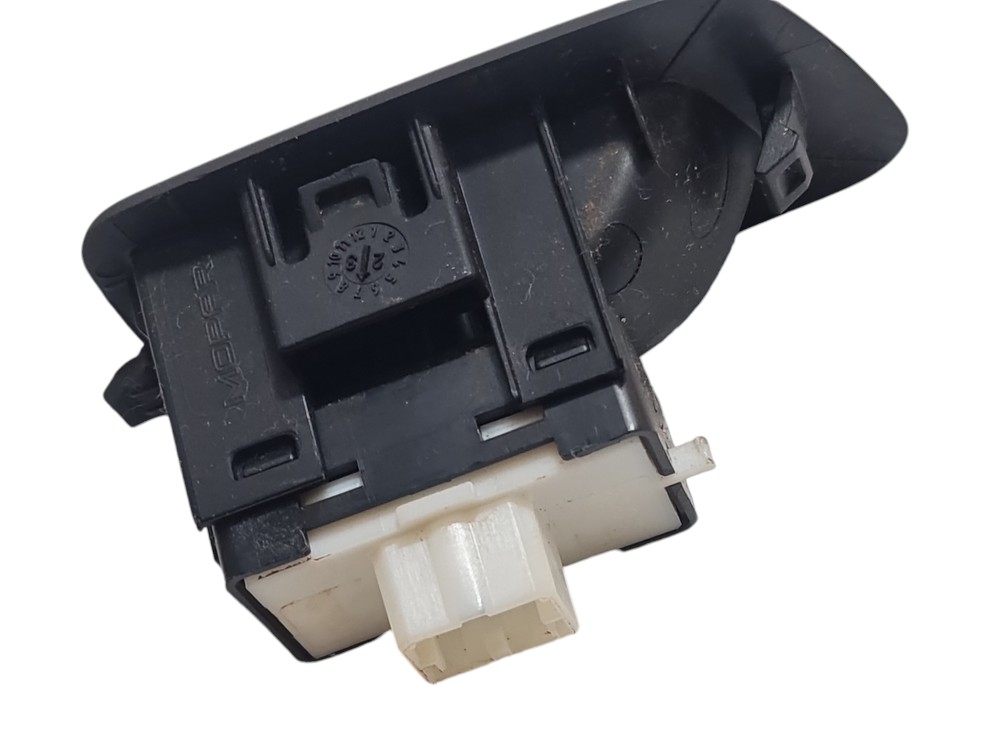 Botão Interruptor Vidro Elétrico Tras Esq Ram Rampage 2023 3